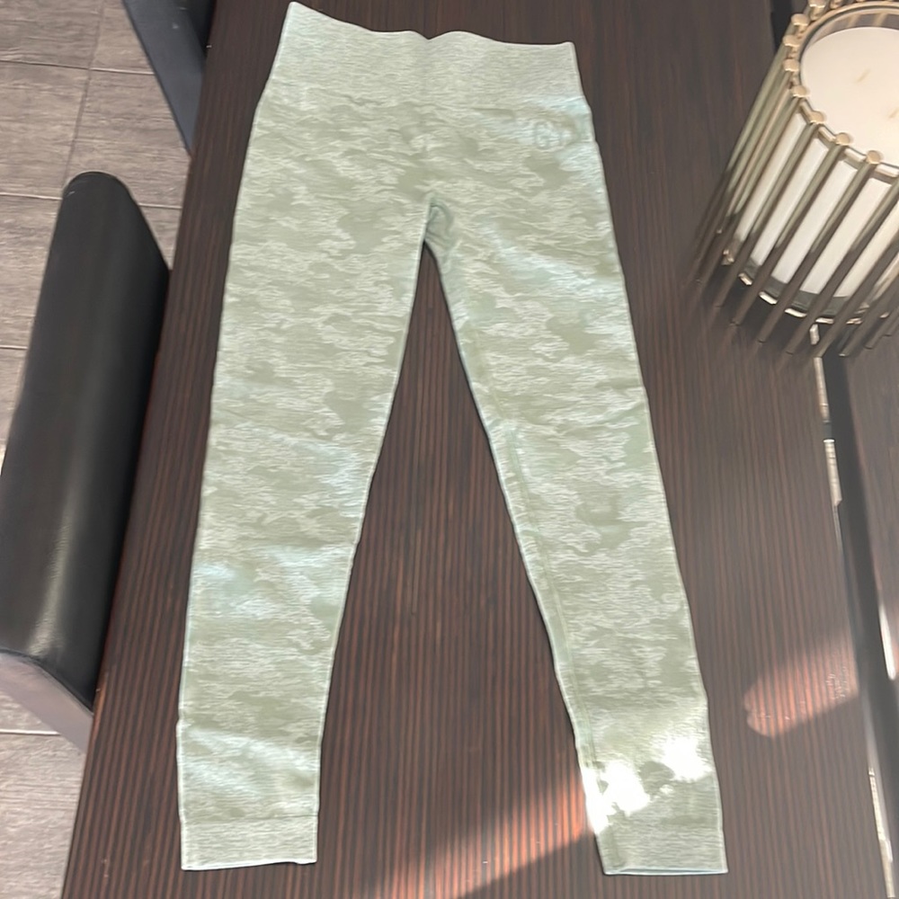 Gym shark camo seamless leggings